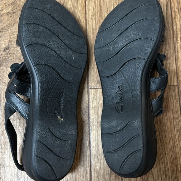 Clarks Women's Black Floral Sandals - Picture 3 of 3